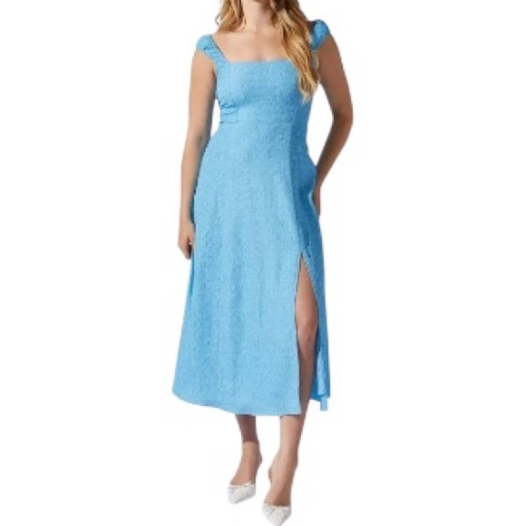 Astr Dresses & Skirts - NWT ASTR the Label Crinkle Shoulder Midi Dress Blue Size M